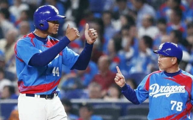 4安打3打点の“衝撃デビュー！中日・モヤが来日初出場初先発で大暴れ！