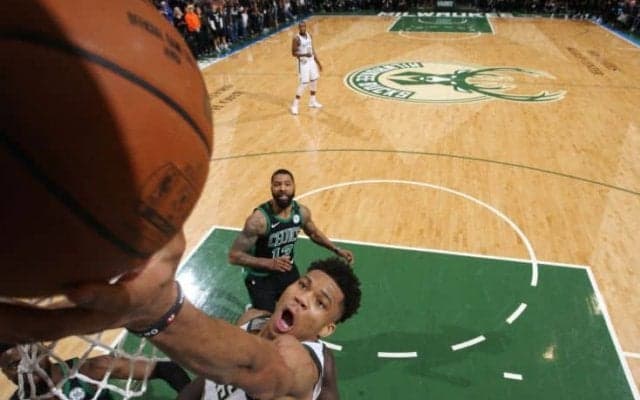 チーム一丸のプレーを最後に押し込むアデトクンボの働きでバックスが大混戦を制す