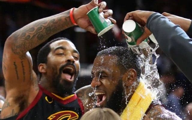 逆転シュートを叩き落とし決勝ブザービーター、レブロンの独壇場でキャブズが勝利