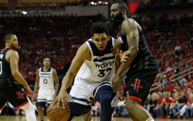 入院中のブッシュ元大統領、危機を脱してからはロケッツのプレーオフ戦に集中