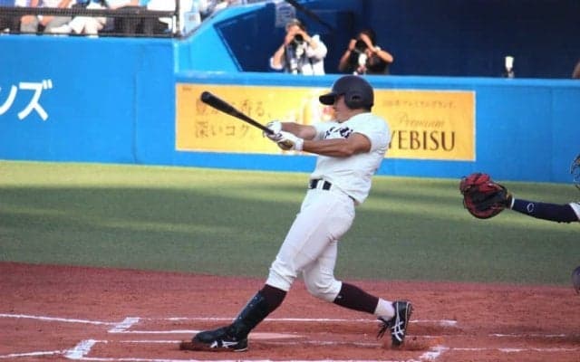 名門仕込みのフルスイングで吉澤一翔が2本塁打！早大が明大に逆転勝ち【東京六大学野球】
