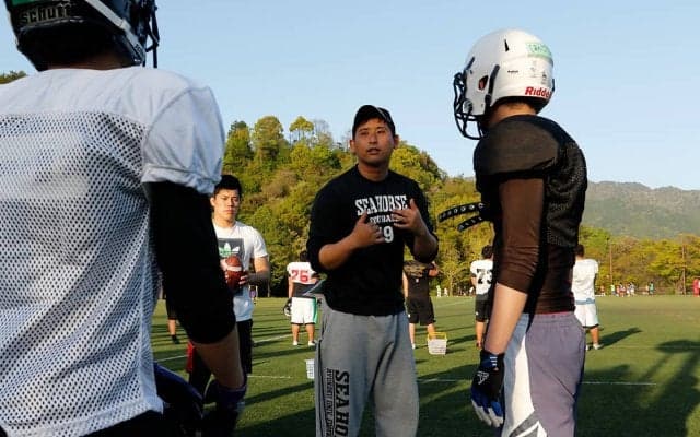 龍谷大のプレーをしない副将・深見