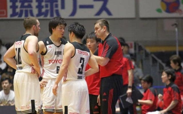 満身創痍でも堅守復活、アルバルク東京が敵地で琉球を下して前日の雪辱を果たす