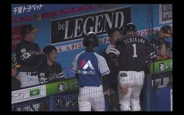 大記録達成後も“無視”されるかも!?　ホークス内川、2安打で2000安打へM4