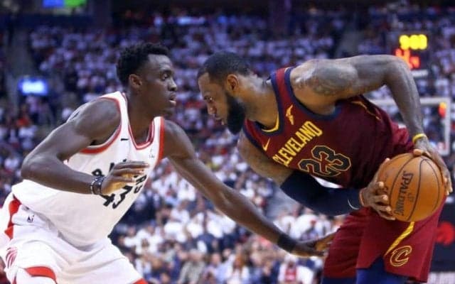 レブロン・ジェームズが超絶個人技でラプターズを攻略、キャブズが敵地で2連勝