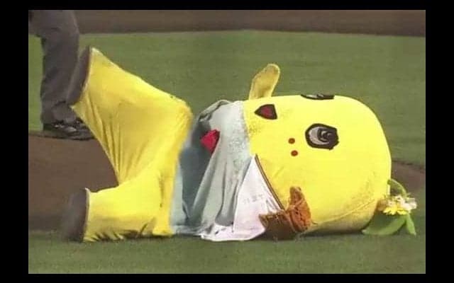 ふなっしーが3年連続の始球式で大暴投　「ここから巻き返しなっしー！」