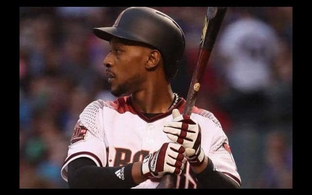 【MLB】俊足外野手の超絶美技、フェンスに足かけ“本塁打強奪“「非現実的キャッチ」