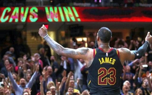 レブロン・ジェームズのブザービーターでキャブズ3連勝、ラプターズを打ち砕く