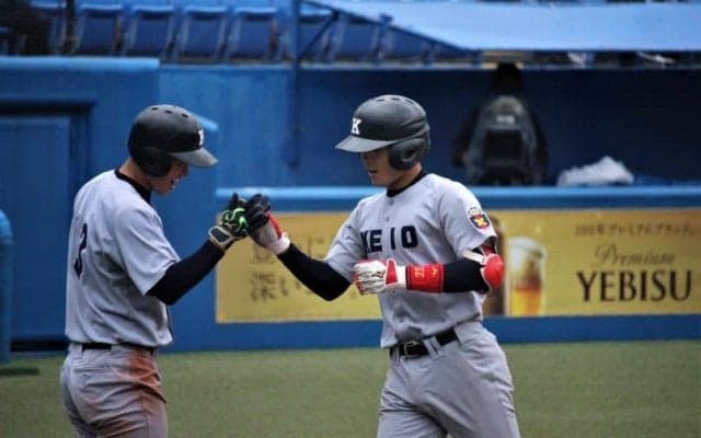 慶大打線が15安打7得点！雨中の大一番を制して単独首位！【東京六大学野球】