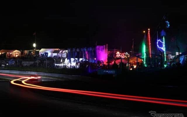 【ニュル24時間】雨中の激走！ トップ争いはAMGとポルシェ、スバルはクラス1位復帰