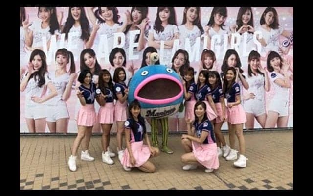 台湾で人気沸騰　ロッテ「謎の魚」が始球式、フォームはまさかの…下投げ!?