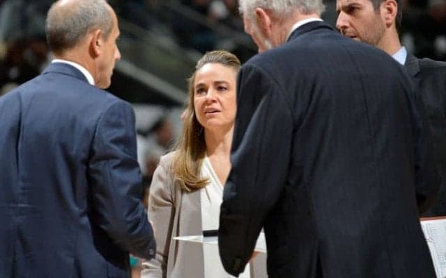 ベッキー・ハモン、NBA初のフルタイム女性ヘッドコーチ誕生に向けて周囲は後押し