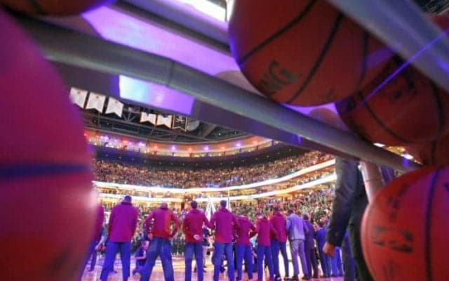 キャブズに不吉なジンクス、レブロンが全員に買ったグレースーツ着用時は負ける？