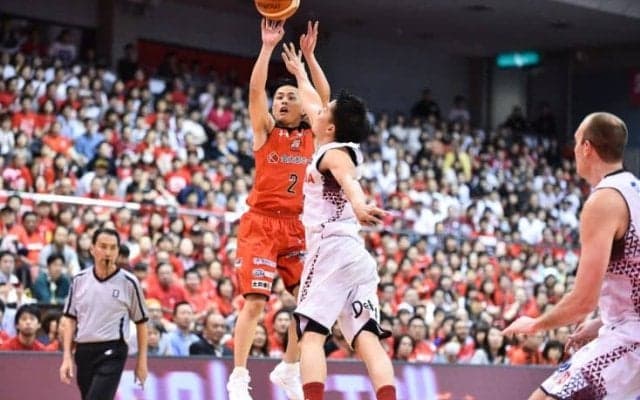 エナジー満点の激突は第3戦へ、富樫勇樹の一発で千葉ジェッツが川崎を振り切る