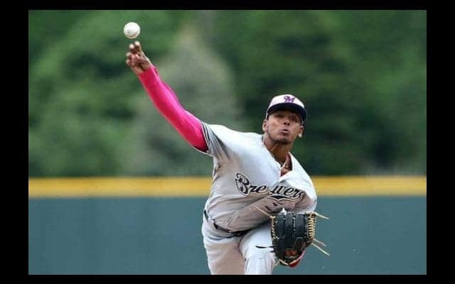 【MLB】21歳新人右腕が急遽メジャー初登板で快挙達成！　初勝利＆13奪三振の快投劇