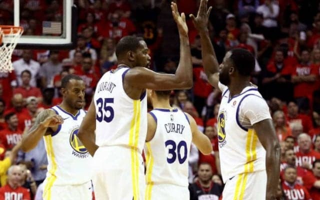 巧みなボールムーブとデスラインナップが噛み合ったウォリアーズ、敵地で先勝