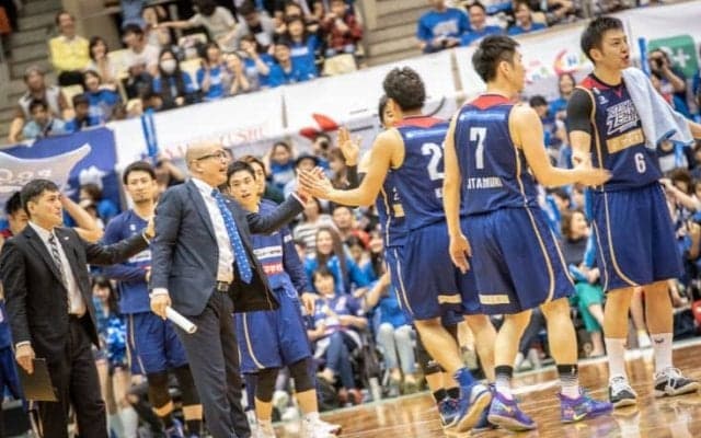 連続昇格を実現した福岡の河合ヘッドコーチ、困難を乗り越えた秘訣は『チーム力』