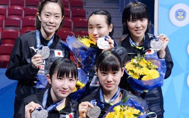 日本女子 伊藤が大逆転で中国に一矢報いるも屈し、銀メダル＜世界卓球2018＞