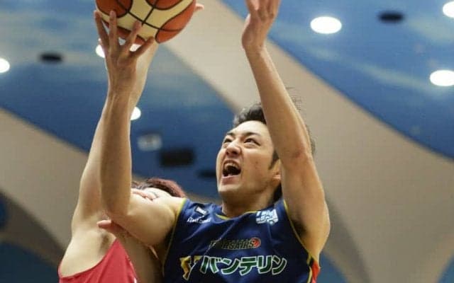 逆転勝利を手繰り寄せた3ポイントシュートと速攻、横浜を救った満田丈太郎の進化