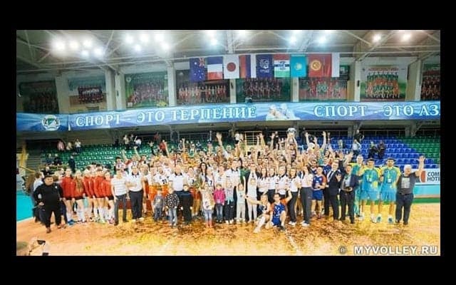 混合バレーボール国際大会で日本代表チームが銀メダル獲得