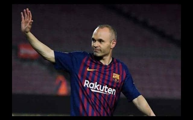 イニエスタが東京Dを電撃訪問！　楽天対オリックス戦前に歓迎の花束贈呈