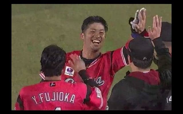 ロッテが劇的サヨナラ勝利！　清田が延長12回殊勲打、ドミンゲスで2度同点