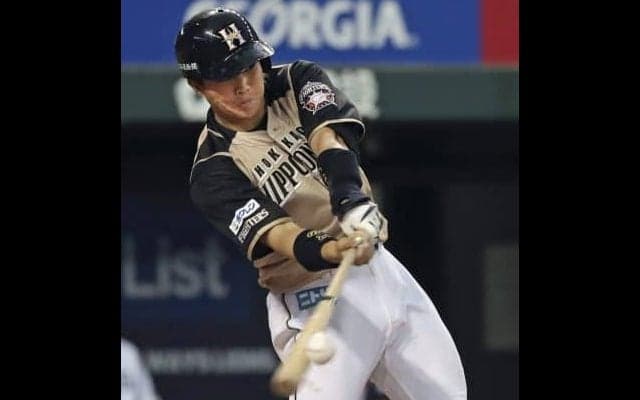 ベテランらしい勝負強さを発揮！北海道日本ハム・鶴岡が延長10回に殊勲打！