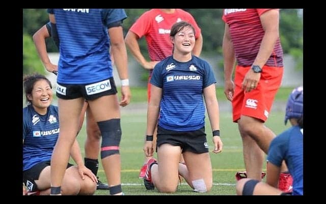  ハンドオフで前へ。サッカーから転向5年目、サクラセブンズ小笹知美の可能性。 