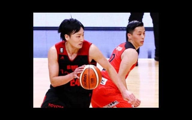 ダンクする日本人、阻止する外国人。ファイナルにみるＢリーグ２年目