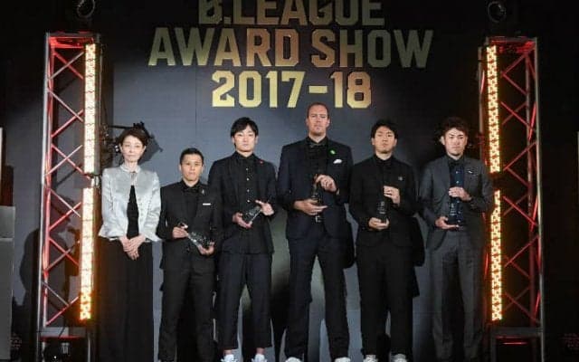 『B.LEAGUE AWARD SHOW2017-18』、MVP受賞の比江島慎「ワクワクするようなプレーを、続けていきます」