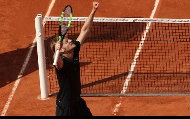 ゴファンが2日にわたる接戦を制してモンフィスを撃破、4回戦進出[全仏オープン]