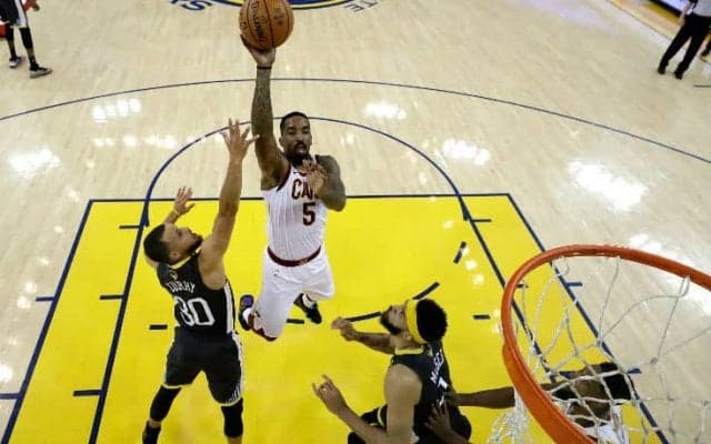 敵地で皮肉の『MVP』コールを浴びたJR・スミス、汚名返上のパフォーマンスならず