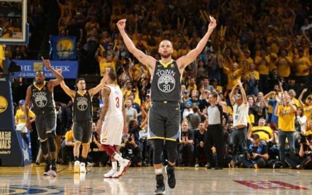 カリーが3ポイントシュート9本のファイナル記録、ウォリアーズ完勝で2勝0敗に