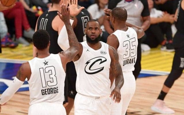 レブロン・ジェームズとポール・ジョージ、NBAの勢力図を塗り替える相談？