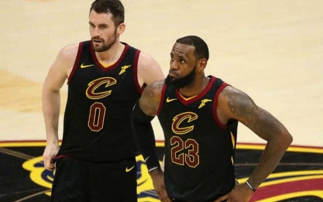 失意のシーズン終了となったレブロンに、指揮官ルーとケビン・ラブは残留を願う