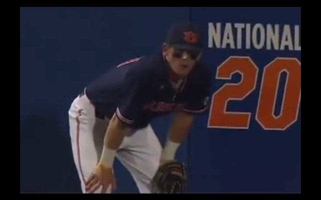 決戦で悲劇的幕切れ…外野手のグラブを弾きサヨナラ弾「人生はフェアじゃない」