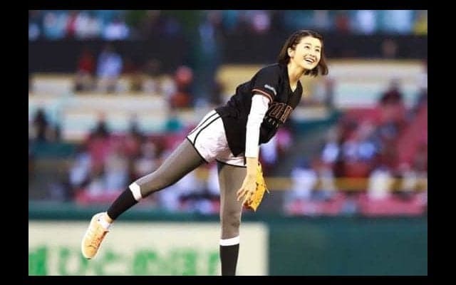 鈴木ちなみさんが楽天-中日戦で始球式「練習も含めて、一番良い投球」