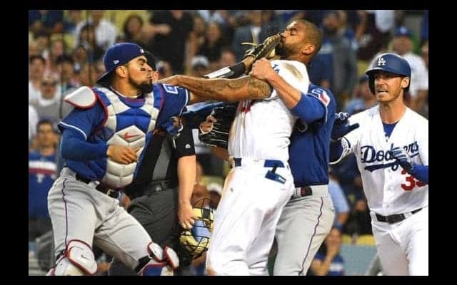 【MLB】前田先発の試合で大乱闘！　本塁突入の激しいタックル巡ってもみ合い、2人退場