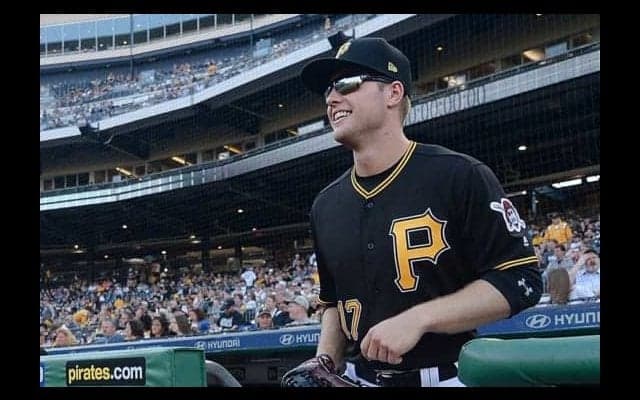 【MLB】一体なにが？　左飛のはずが本塁打に…　パイレーツ野手が痛恨の“トス”