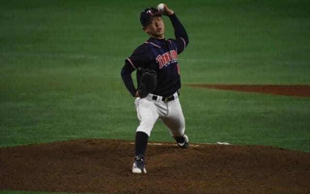 徳山大が延長戦で大商大を破り8強進出！主将でエースの岡直人が161球の熱投【大学野球選手権】