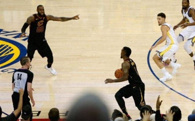 NBA公式オークションサイトがJR・スミスの『世紀の凡ミス』ジャージーを競売に