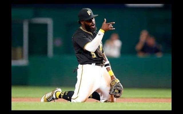 【MLB】メジャーで起きた素手キャッチ＆ダイブスローが凄い　「何て男」「美しい」