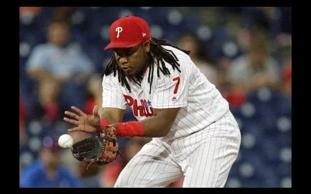 【MLB】この距離からダイレクト送球!?　米で唖然、驚愕のジャンピングスローが話題
