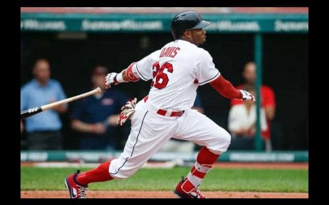 死球を受けた直後に“側転”!?　謎すぎる動きに…MLB公式は「素晴らしい」