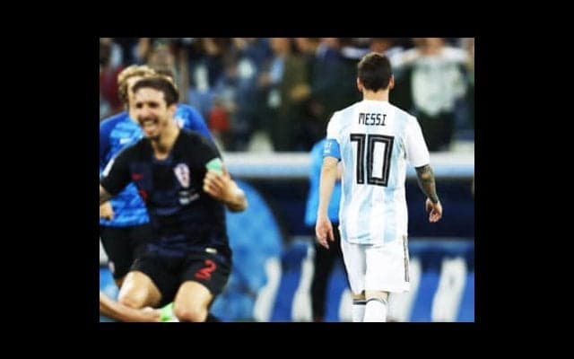 試合中、ぼんやり歩いていたメッシ。アルゼンチンの限界を世界が見た