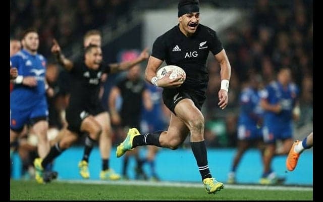  オールブラックスはフランスを圧倒　21歳イオアネがハットトリック 