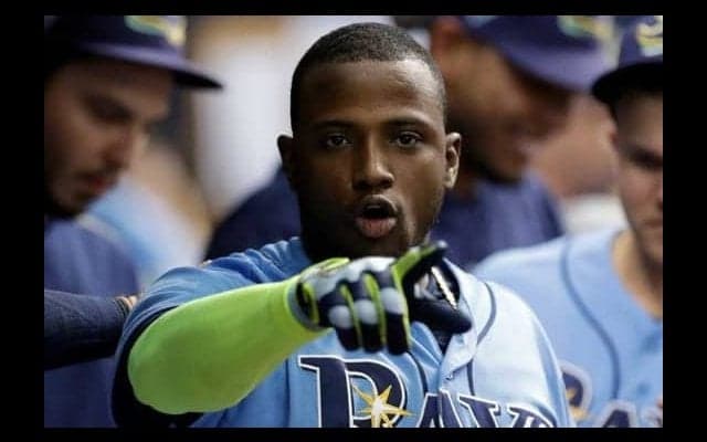 【MLB】本塁打性の大飛球が遊飛に…球場騒然、打者もビックリ「鳥に当たるみたい」