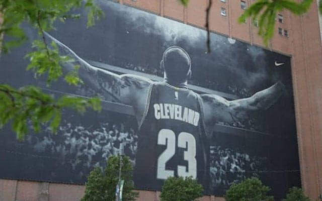 レブロン・ジェームズ、キャブズとの契約最終年を破棄してフリーエージェントに