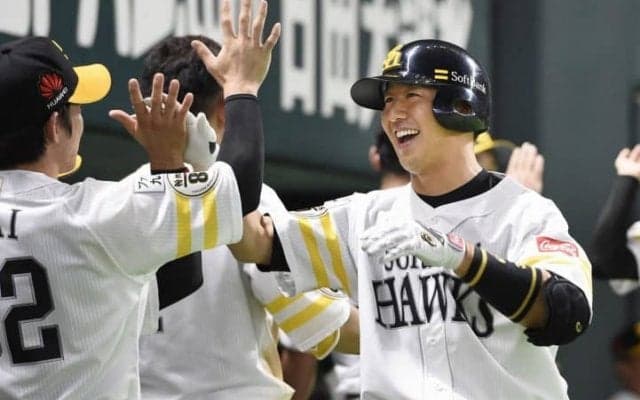 古巣相手に好リード＆特大逆転弾！福岡ソフトバンク・市川が攻守に大暴れ！