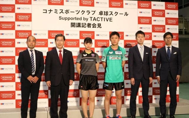 コナミの卓球スクール開講会見に張本が登場。まさかの連続空振りに苦笑い